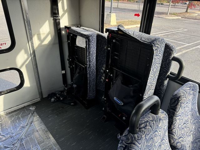 2013 Ford E-450 Shuttle Bus w/Wheelchair Lift For Adults Seniors Church Wheelchair Access Transport - 22618842 - 27