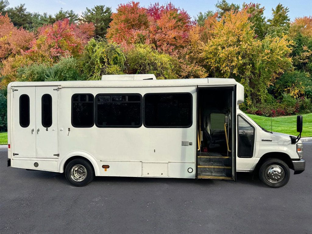 2013 Ford E-450 Shuttle Bus w/Wheelchair Lift For Adults Seniors Church Wheelchair Access Transport - 22618842 - 2