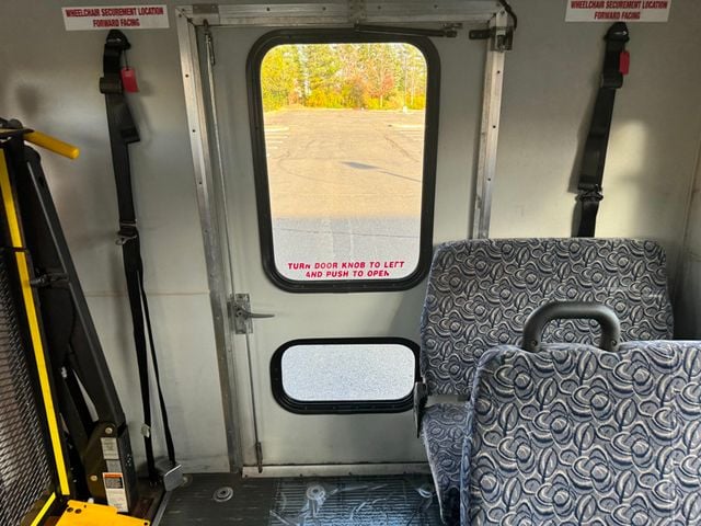 2013 Ford E-450 Shuttle Bus w/Wheelchair Lift For Adults Seniors Church Wheelchair Access Transport - 22618842 - 37