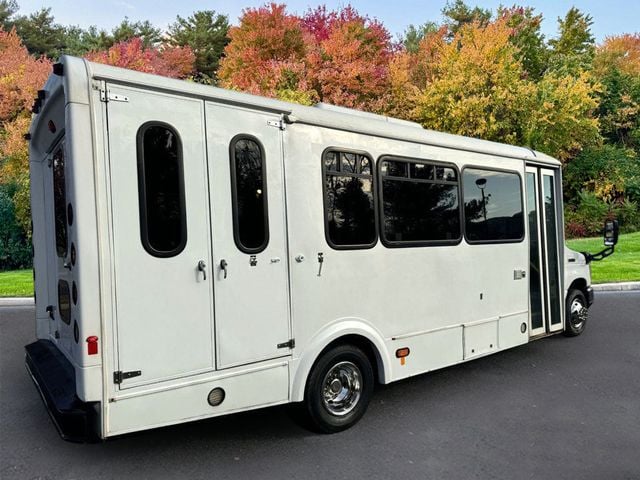 2013 Ford E-450 Shuttle Bus w/Wheelchair Lift For Adults Seniors Church Wheelchair Access Transport - 22618842 - 7