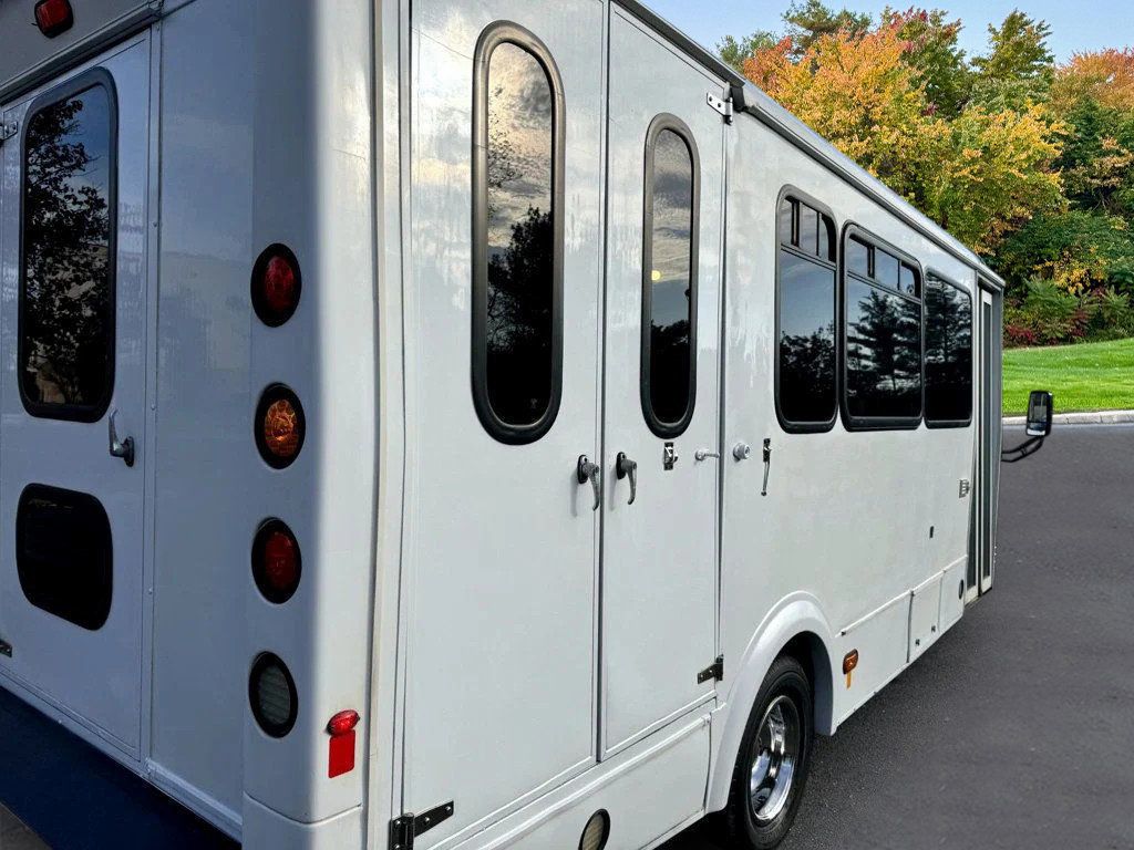 2013 Ford E-450 Shuttle Bus w/Wheelchair Lift For Adults Seniors Church Wheelchair Access Transport - 22618842 - 8