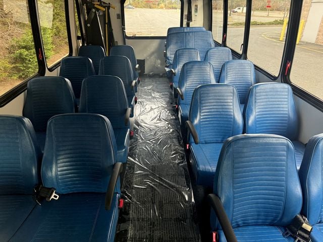 2013 Ford E-450 Wheelchair Shuttle Bus For Group Transport For Adults Seniors Church Medical Transport Handicapped - 22680245 - 5