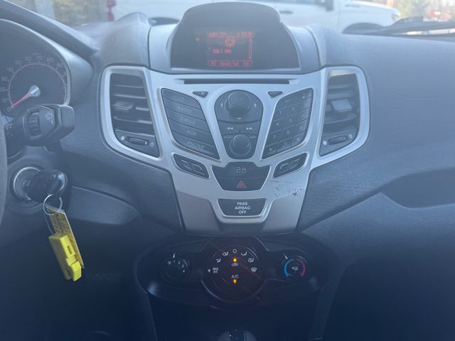 2013 Ford Fiesta SE - 22984141 - 18