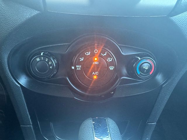 2013 Ford Fiesta SE - 22984141 - 21