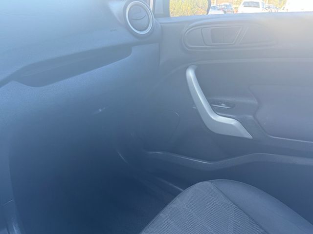 2013 Ford Fiesta SE - 22984141 - 24