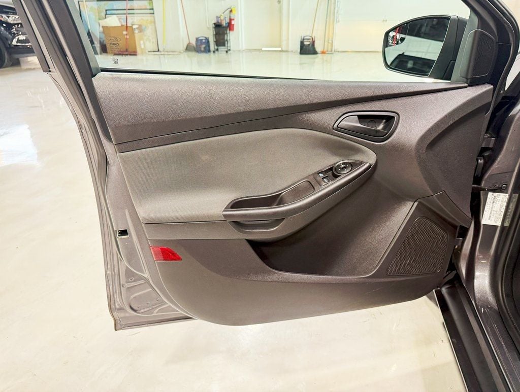 2013 Ford Focus 4dr Sedan S - 22911122 - 17