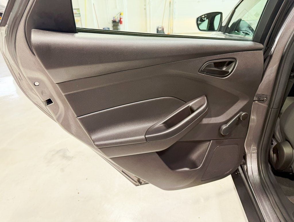 2013 Ford Focus 4dr Sedan S - 22911122 - 22