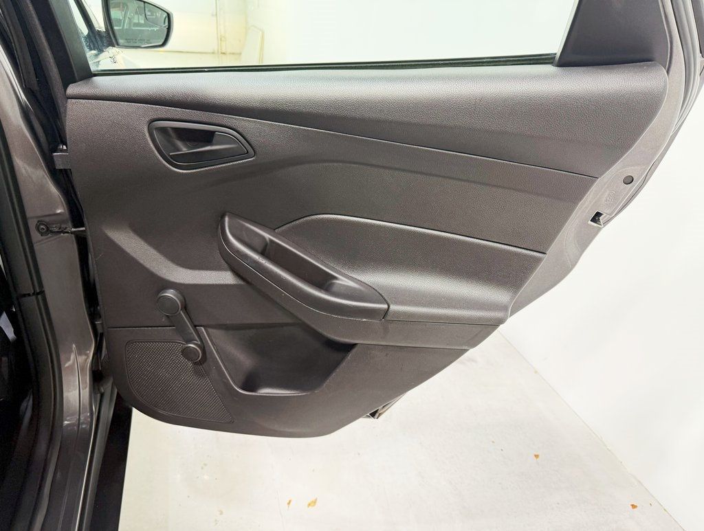 2013 Ford Focus 4dr Sedan S - 22911122 - 25