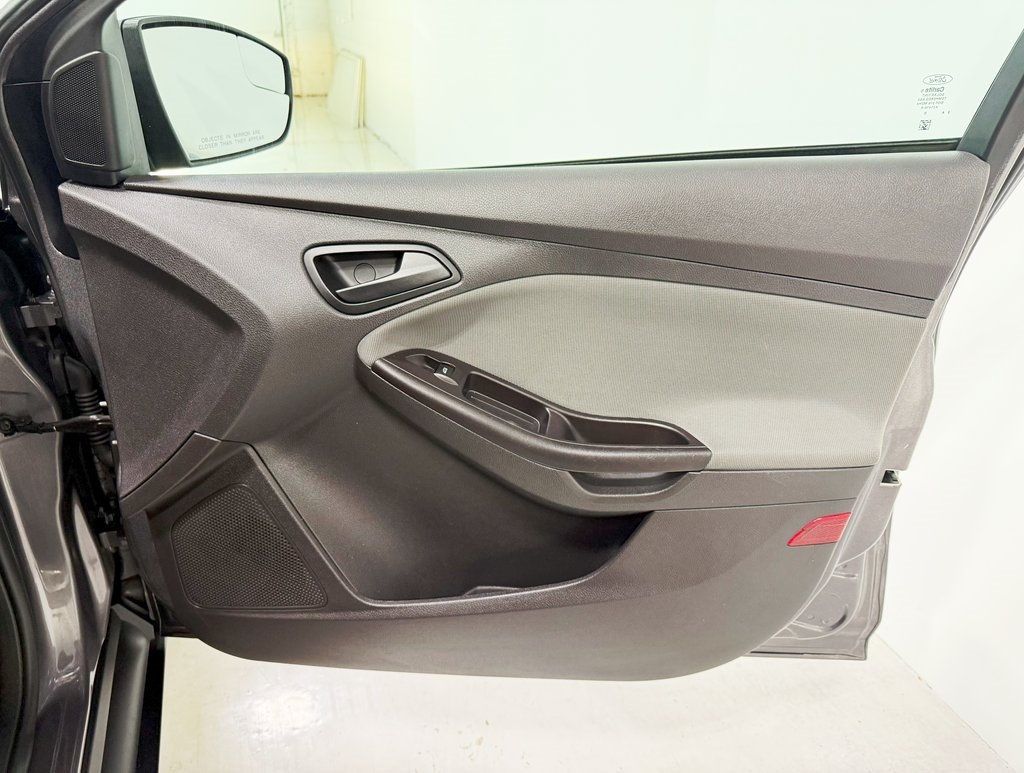 2013 Ford Focus 4dr Sedan S - 22911122 - 27