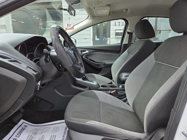 2013 Ford Focus 4dr Sedan SE - 23030320 - 9