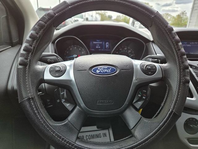 2013 Ford Focus 4dr Sedan SE - 23030320 - 17