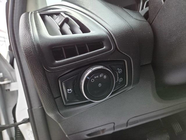 2013 Ford Focus 4dr Sedan SE - 23030320 - 22