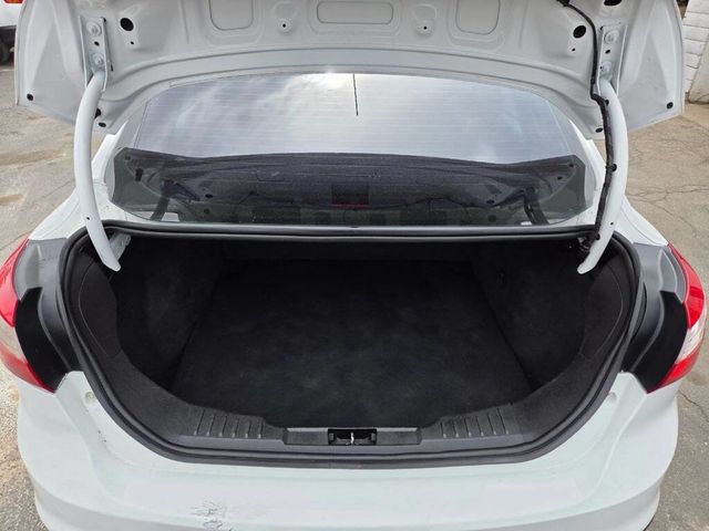2013 Ford Focus 4dr Sedan SE - 23030320 - 25