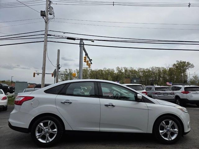 2013 Ford Focus 4dr Sedan SE - 23030320 - 5