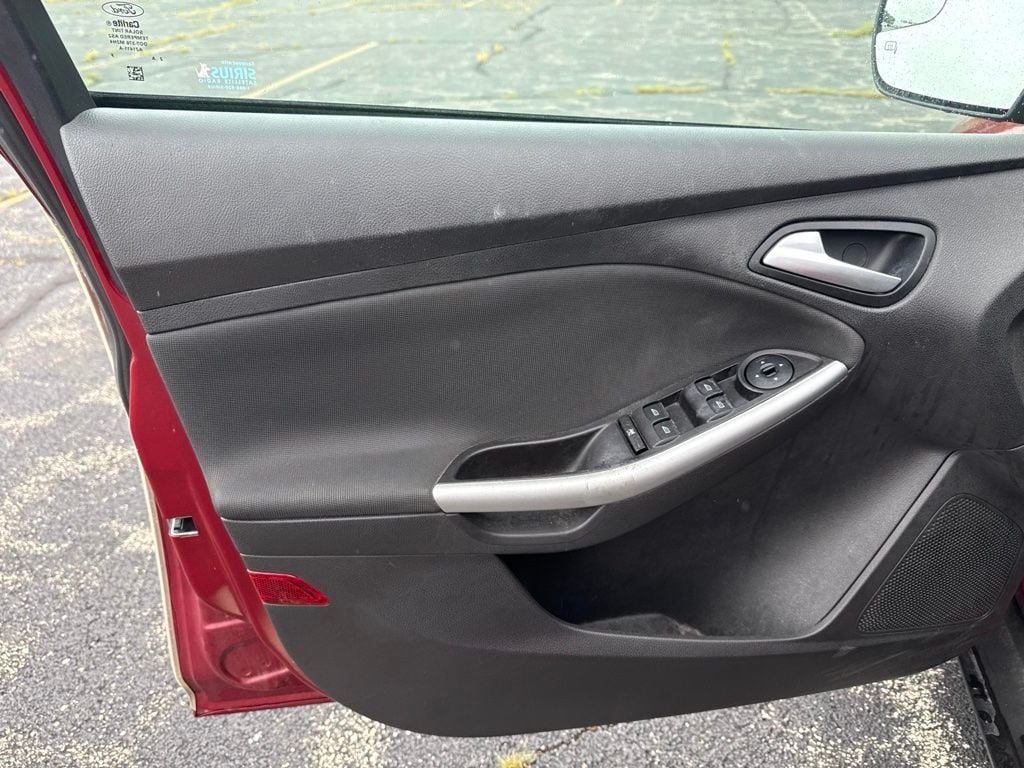 2013 Ford Focus 4dr Sedan SE - 23067729 - 9