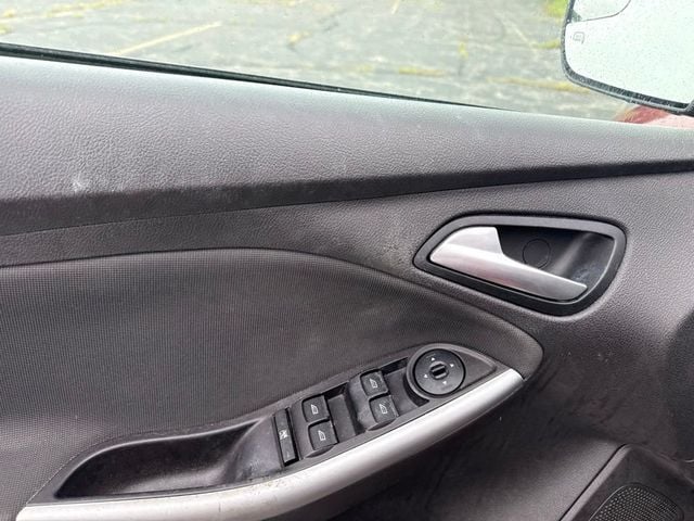 2013 Ford Focus 4dr Sedan SE - 23067729 - 10
