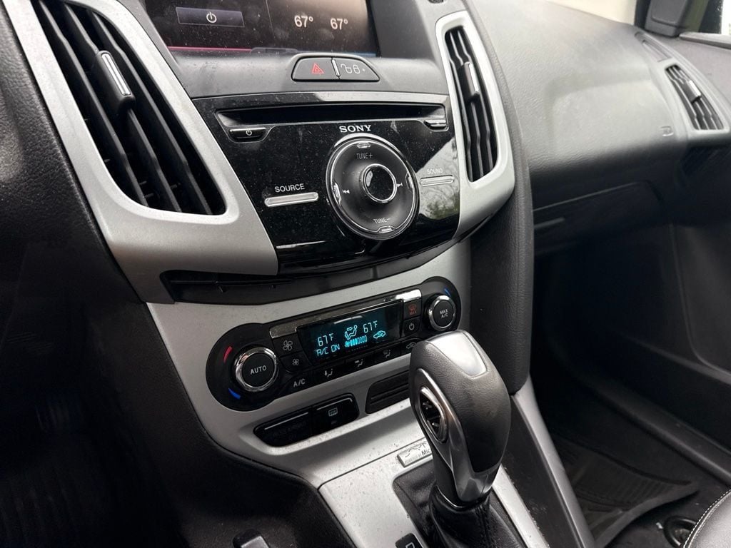 2013 Ford Focus 4dr Sedan SE - 23067729 - 15