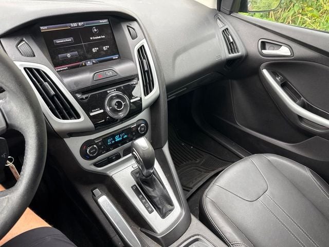 2013 Ford Focus 4dr Sedan SE - 23067729 - 16