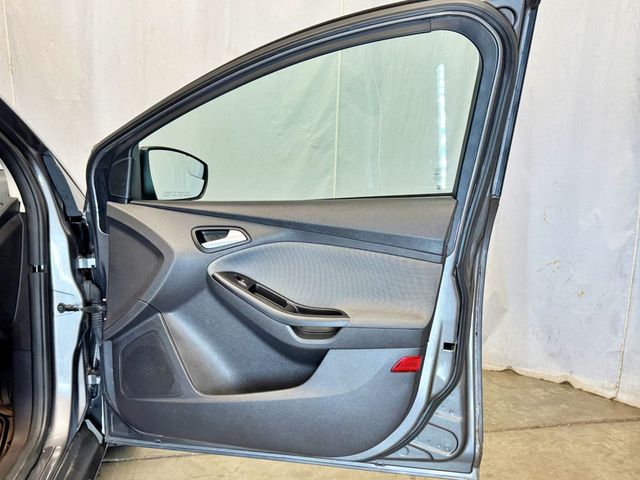 2013 Ford Focus 4dr Sedan SE - 23031855 - 13