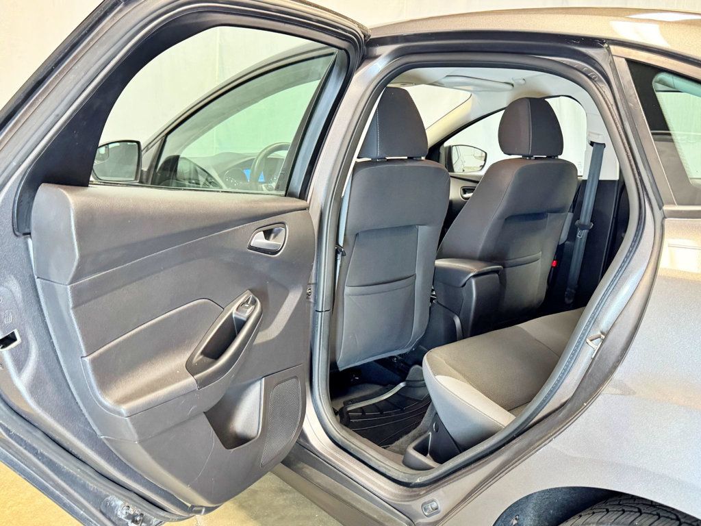 2013 Ford Focus 4dr Sedan SE - 23031855 - 27