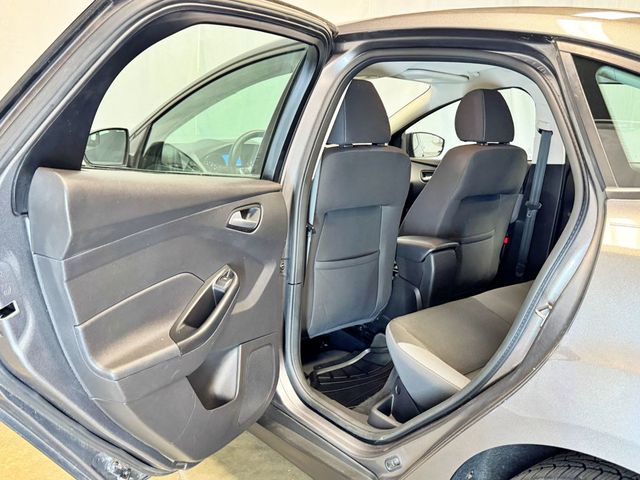 2013 Ford Focus 4dr Sedan SE - 23031855 - 27