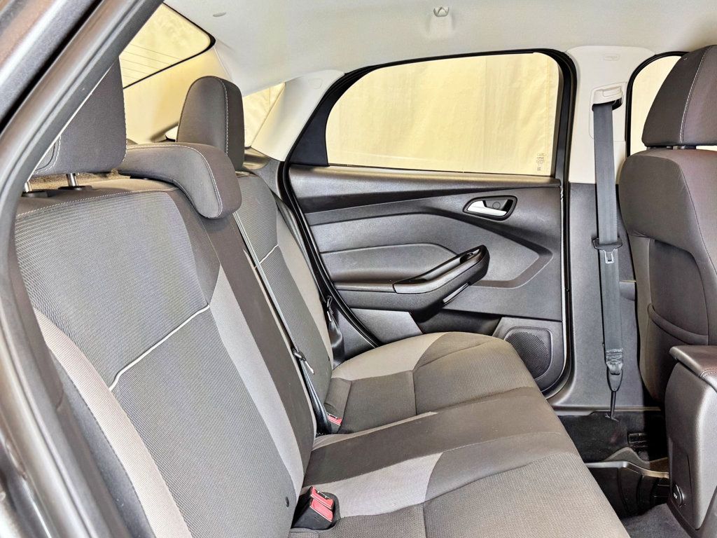 2013 Ford Focus 4dr Sedan SE - 23031855 - 30