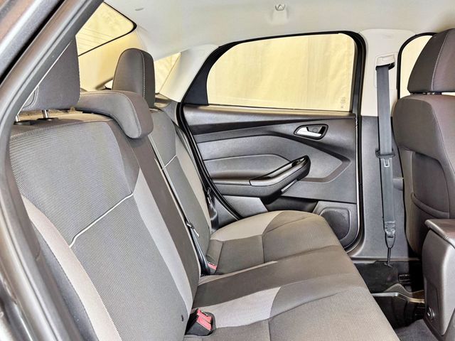 2013 Ford Focus 4dr Sedan SE - 23031855 - 30