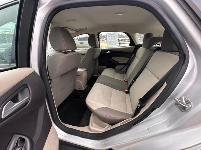 2013 Ford Focus 5dr Hatchback SE - 22987409 - 11