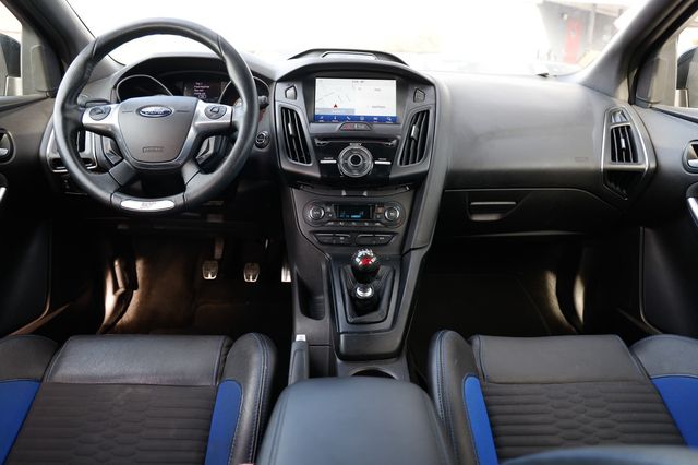 2013 Ford Focus 5dr Hatchback ST - 22966838 - 24