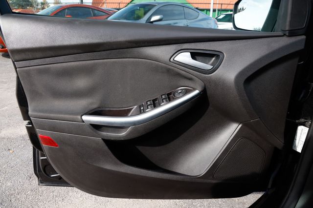 2013 Ford Focus 5dr Hatchback ST - 22966838 - 42