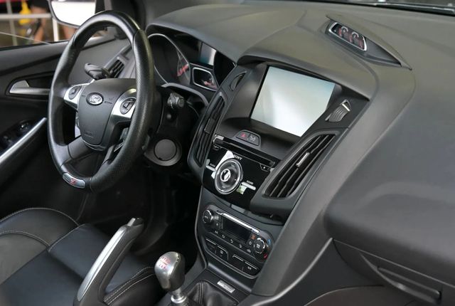 2013 Ford Focus 5dr Hatchback ST - 22938505 - 9