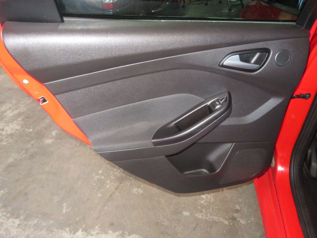2013 Ford Focus FOCUS ST EXTRA  CLEAN NEW TIRES HATCHBACK MANUAL TRANNY LEATHER  - 23020993 - 19