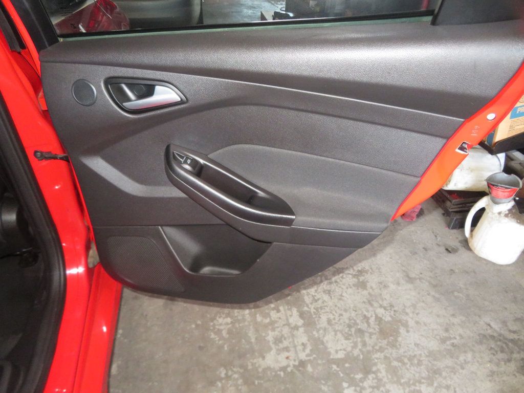 2013 Ford Focus FOCUS ST EXTRA  CLEAN NEW TIRES HATCHBACK MANUAL TRANNY LEATHER  - 23020993 - 24