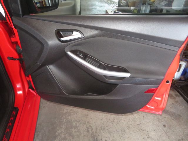 2013 Ford Focus FOCUS ST EXTRA  CLEAN NEW TIRES HATCHBACK MANUAL TRANNY LEATHER  - 23020993 - 29