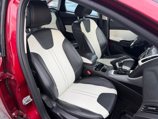 2013 Ford Focus SE, PWR SUNROOF, NAVIGATION PKG, APPEARANCE PKG, SPOILER - 23072680 - 3