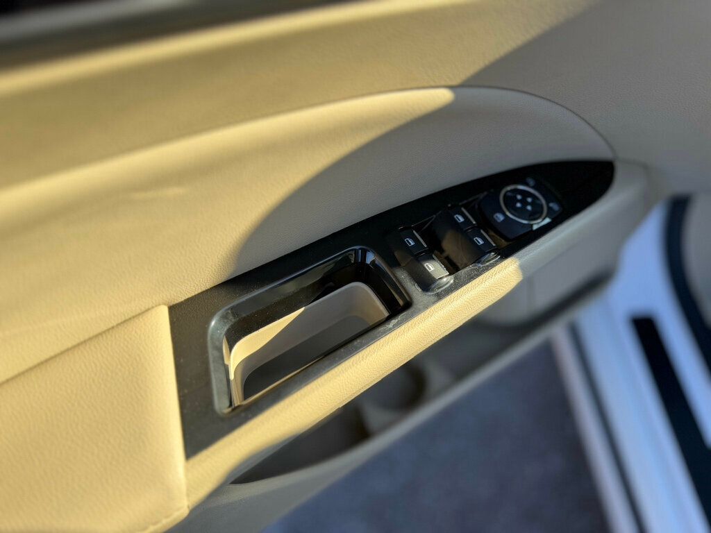 2013 Ford Fusion SE Hybrid - 22954109 - 13