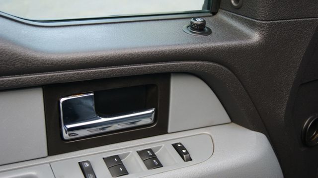 2013 Ford F-150 1 OWNER , JUST SERVICED , VERY CLEAN INSIDE AND OUT  - 22968508 - 25