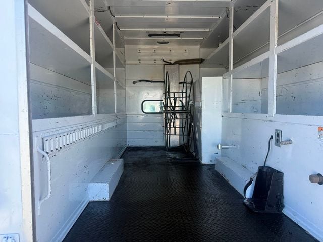 2013 Ford F-550 4X4 Enclosed Utility Service Truck  - 22990296 - 10