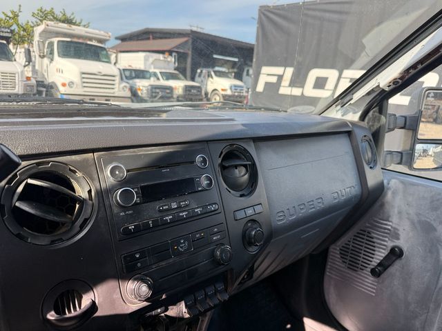 2013 Ford F-550 Crew Cab Gooseneck Flatbed  - 23088109 - 8