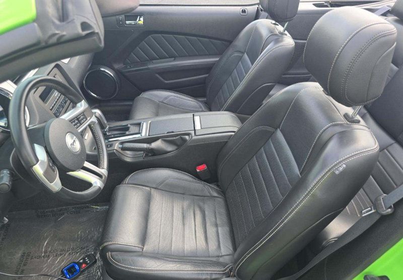2013 Ford Mustang 2dr Convertible V6 Premium - 23007328 - 3
