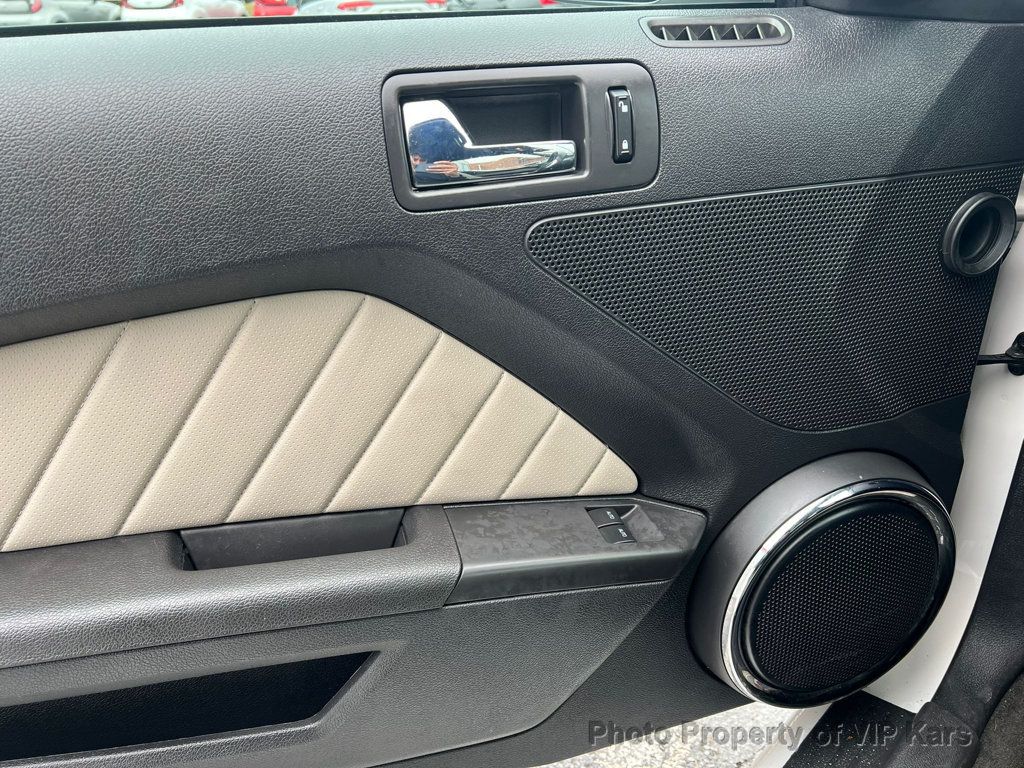 2013 Ford Mustang 2dr Coupe V6 - 22937459 - 9