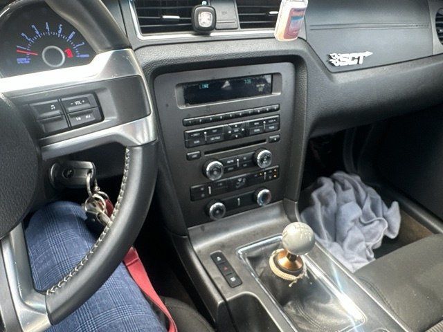 2013 Ford Mustang 2dr Coupe V6 - 23045284 - 7