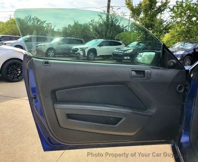 2013 Ford Mustang 2dr Coupe V6 - 23003613 - 17