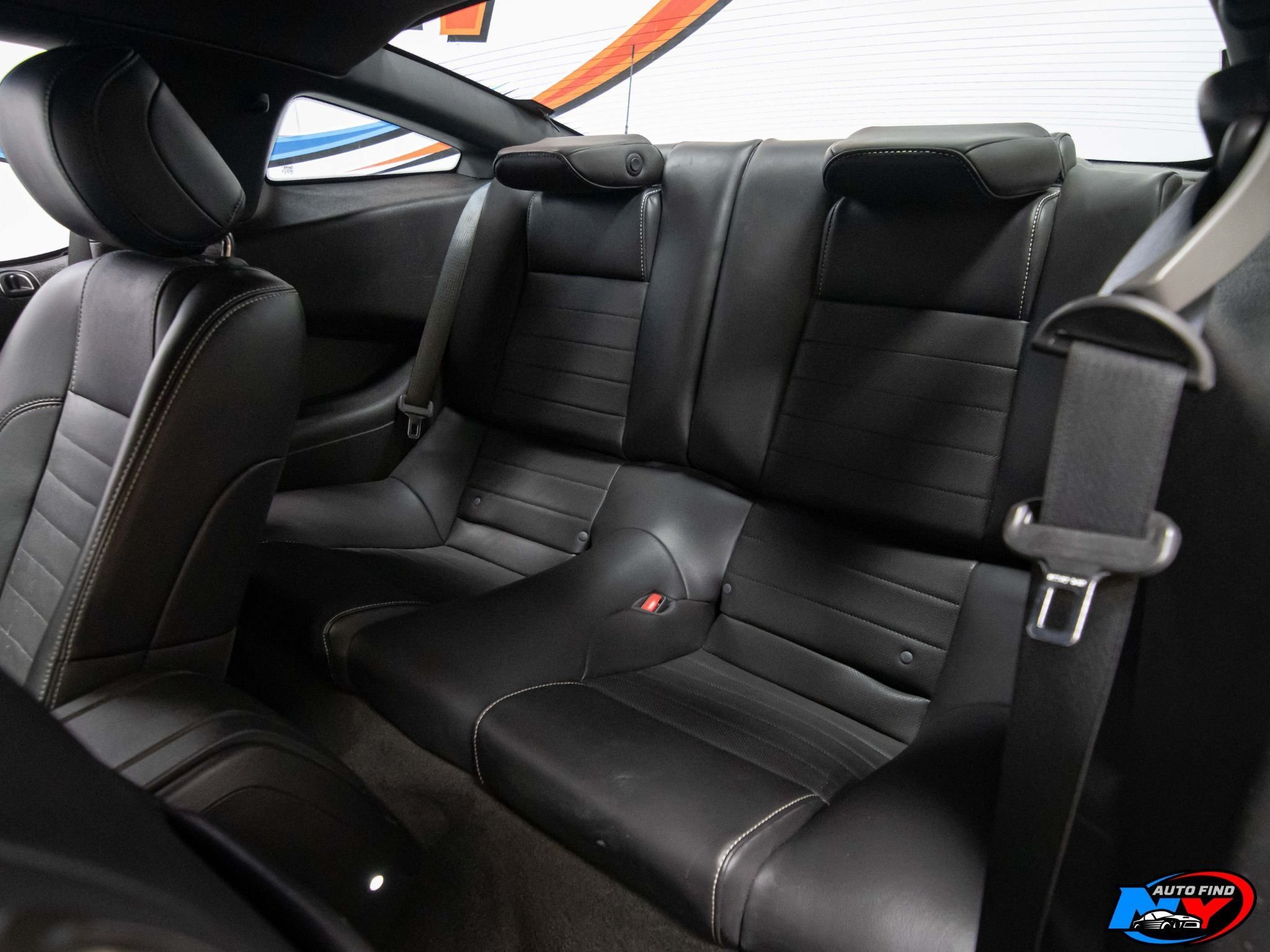 2013 Ford Mustang Premium photo 7