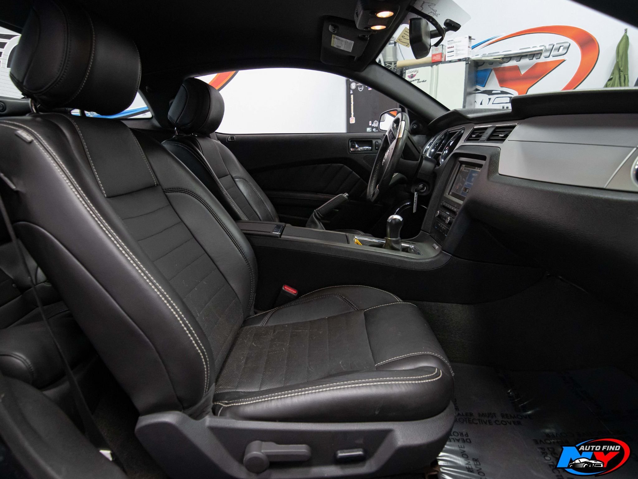2013 Ford Mustang Premium photo 10