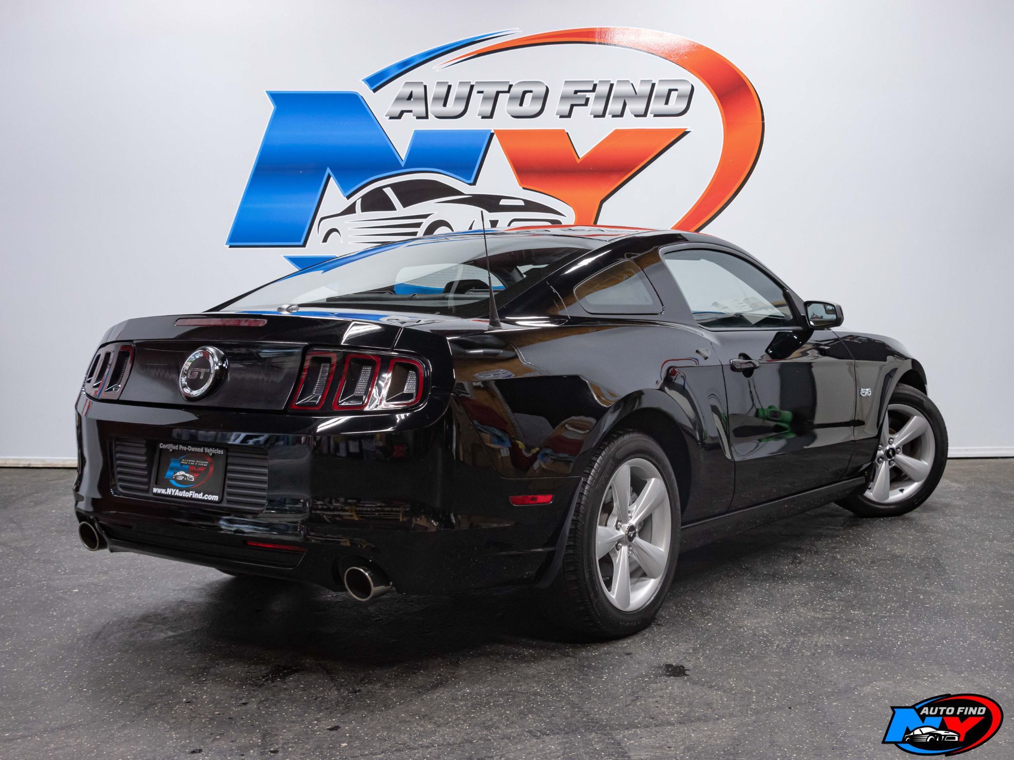 2013 Ford Mustang Premium photo 3