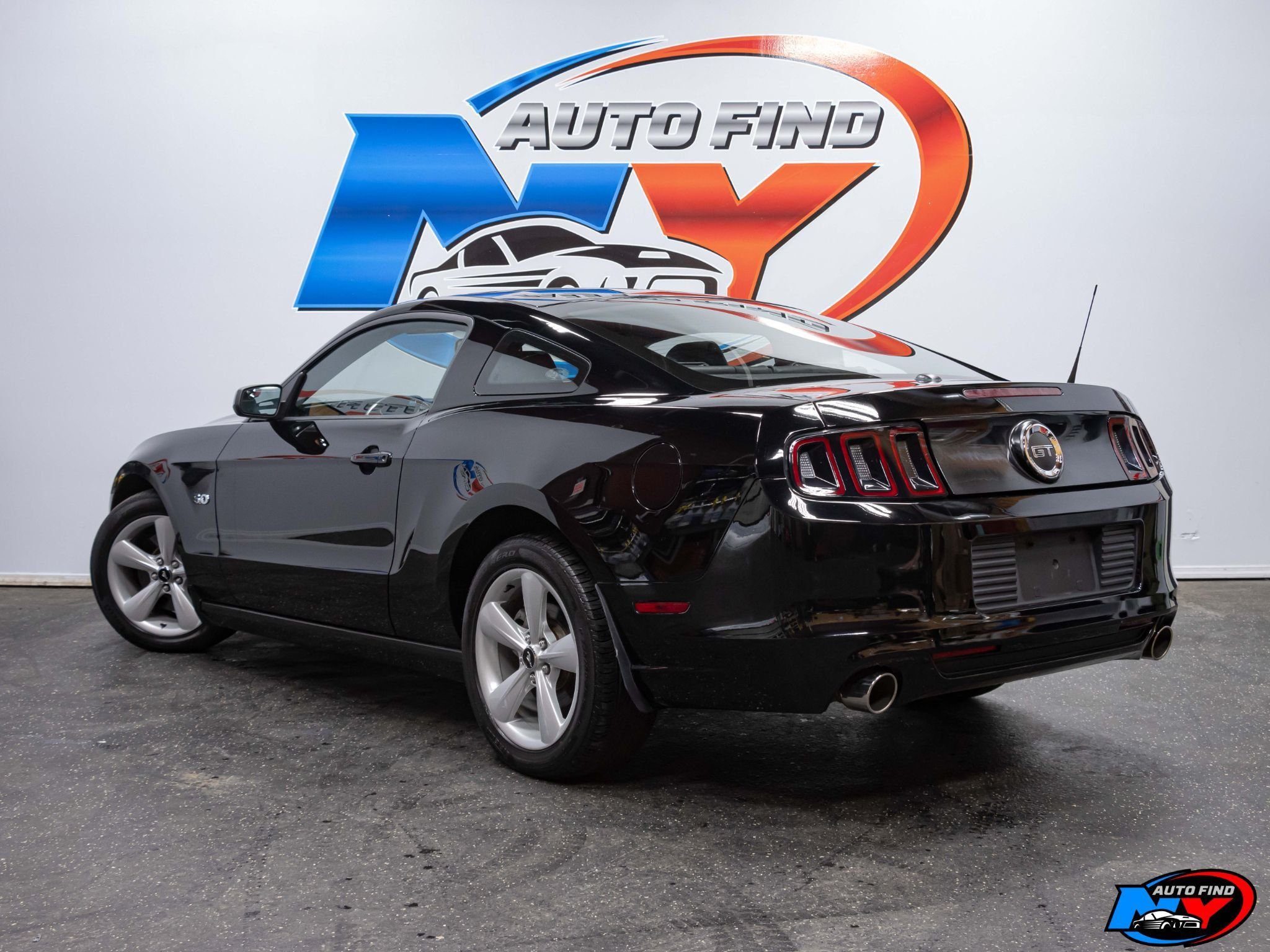 2013 Ford Mustang Premium photo 4