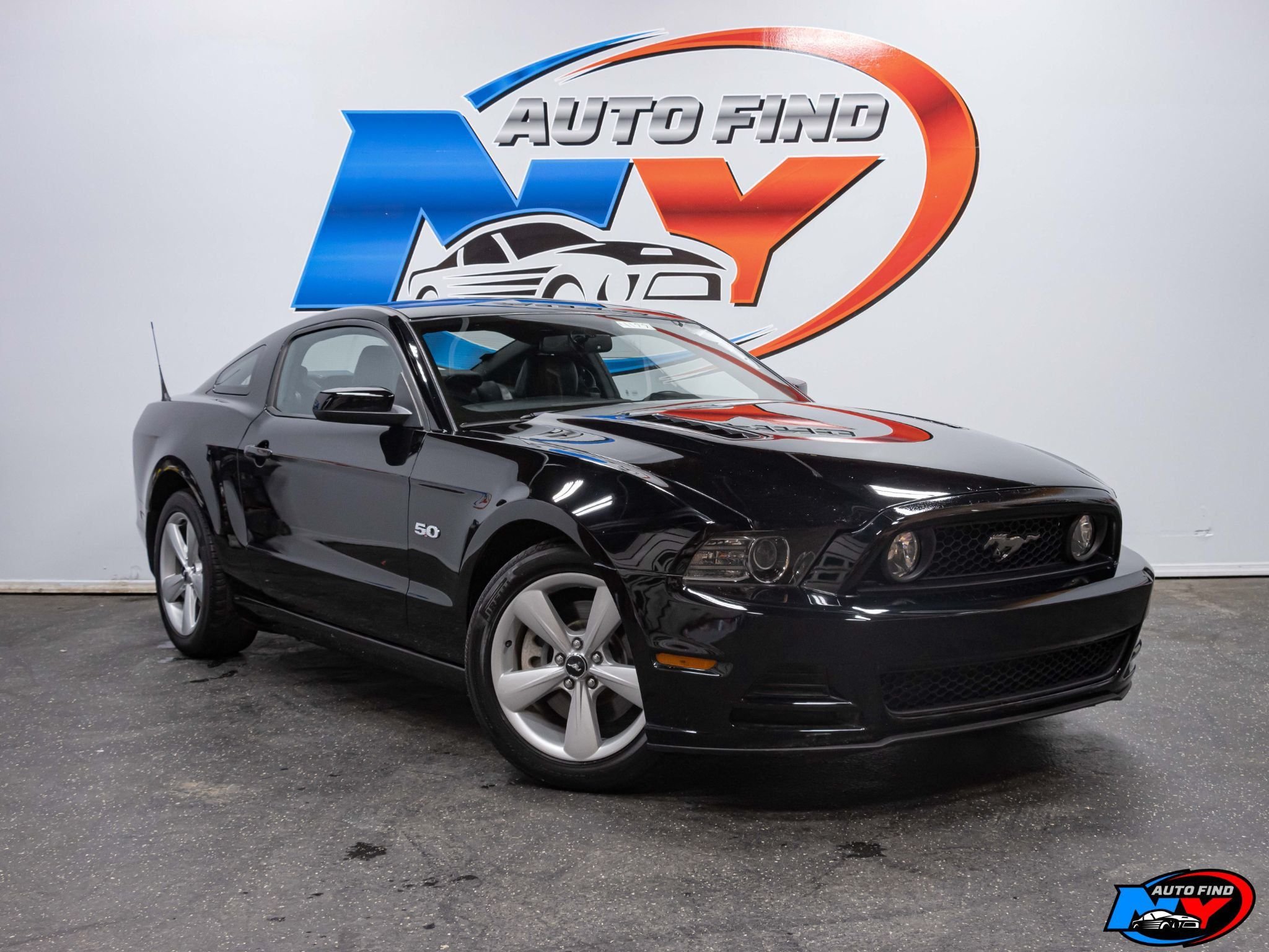 2013 Ford Mustang Premium photo 5