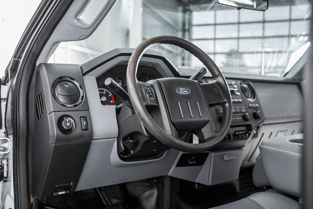 2013 Ford Super Duty F-450 DRW Cab-Chassis F450 REG CAB - 15742320 - 15