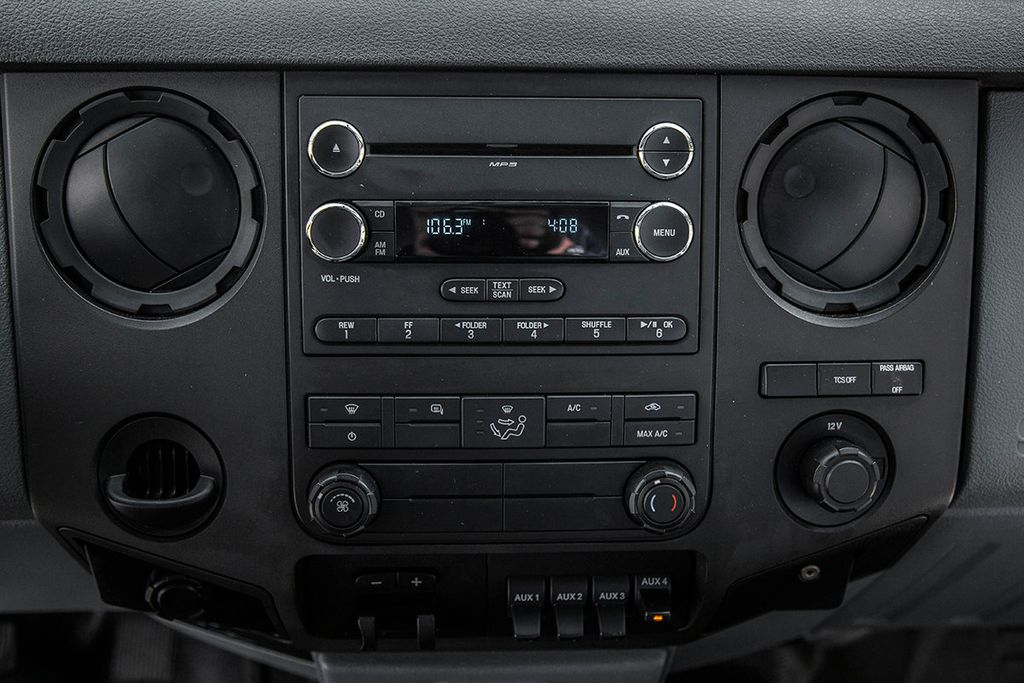 2013 Ford Super Duty F-450 DRW Cab-Chassis F450 REG CAB - 15742320 - 17